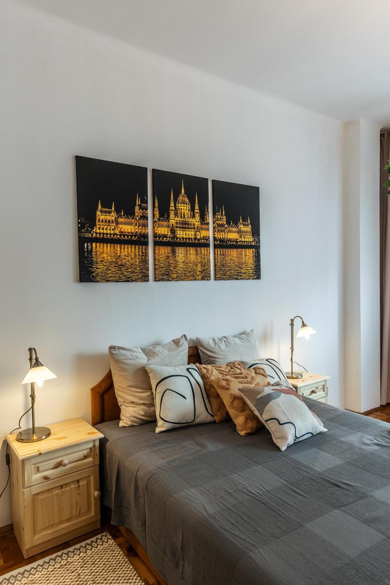 Bright & Spacious Riverside Apartment With Balcony Budapest Exterior photo
