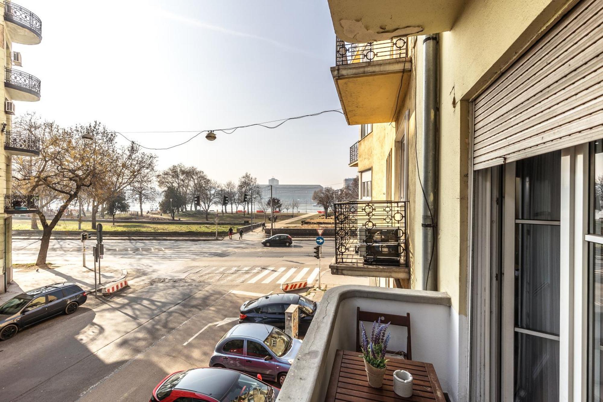 Bright & Spacious Riverside Apartment With Balcony Budapest Exterior photo