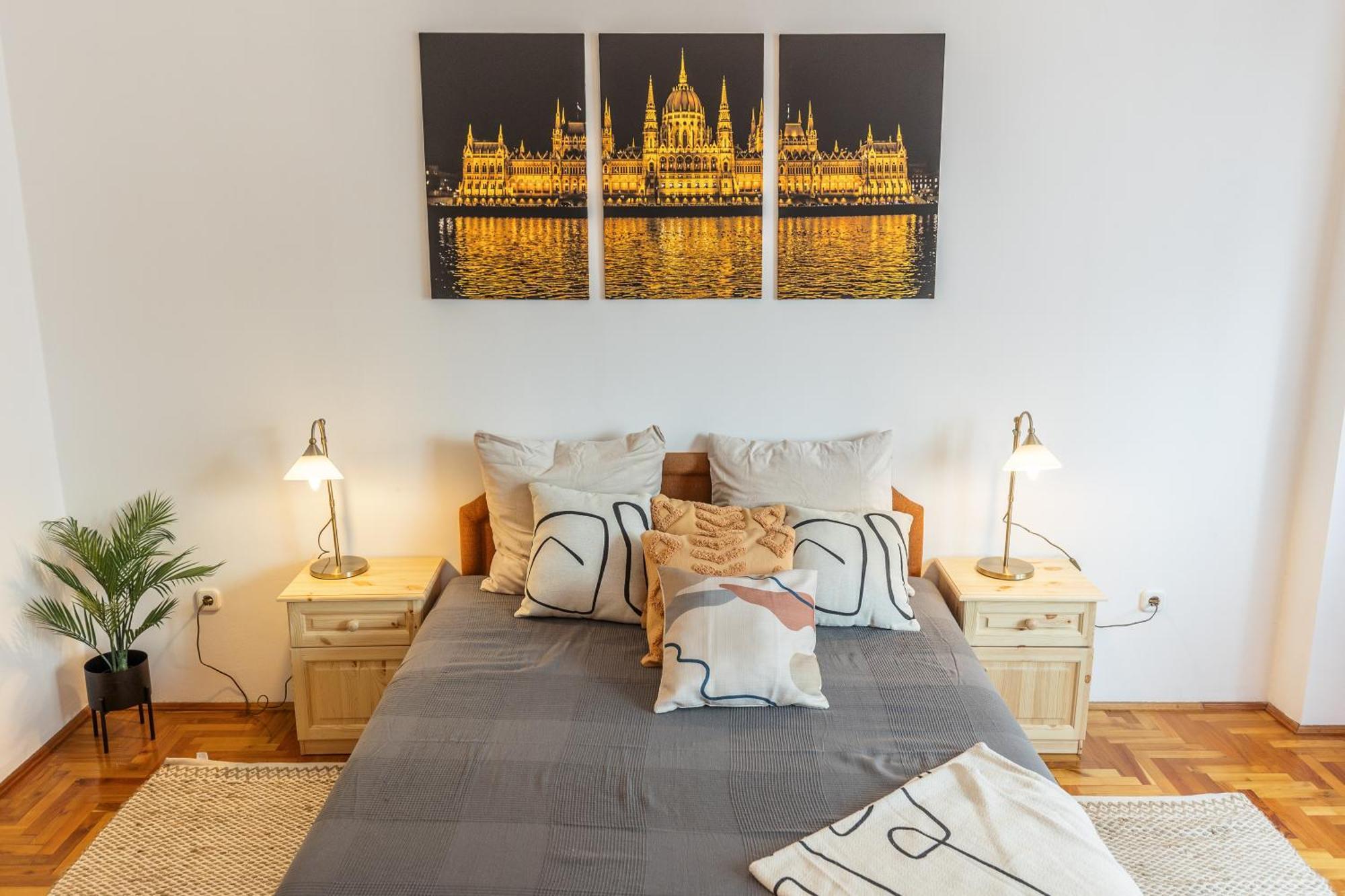 Bright & Spacious Riverside Apartment With Balcony Budapest Exterior photo