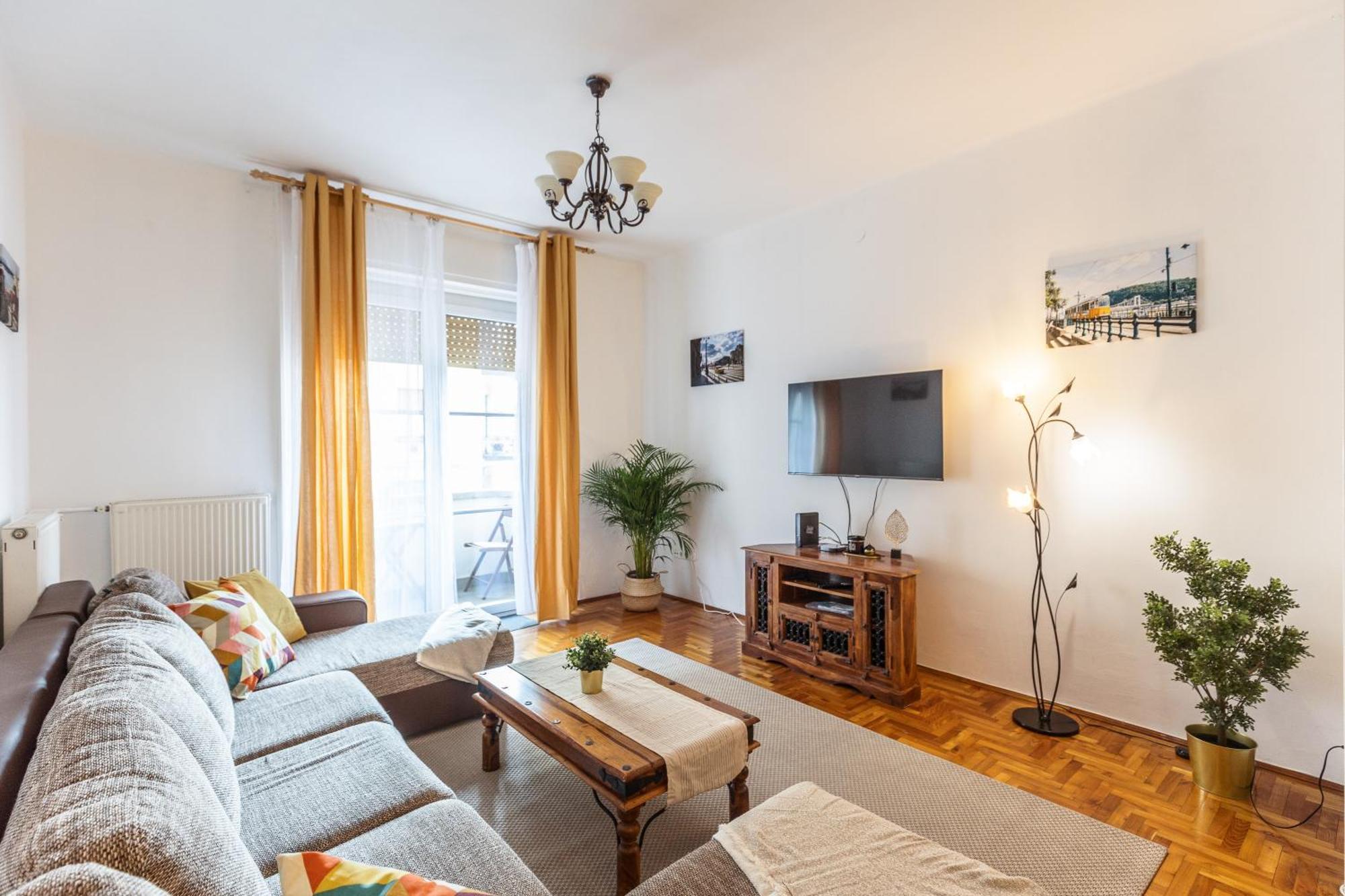 Bright & Spacious Riverside Apartment With Balcony Budapest Exterior photo