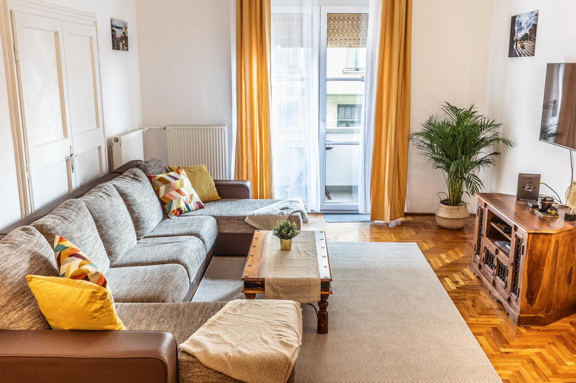 Bright & Spacious Riverside Apartment With Balcony Budapest Exterior photo