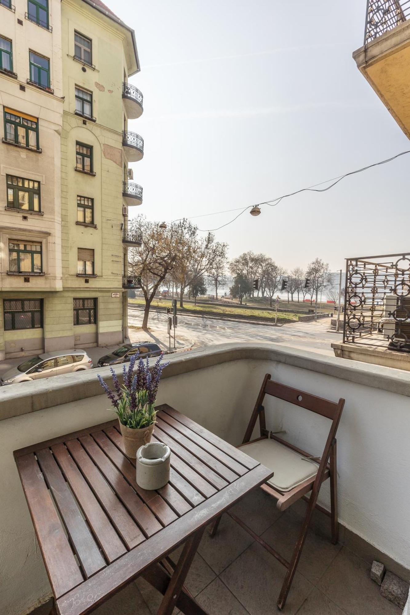 Bright & Spacious Riverside Apartment With Balcony Budapest Exterior photo